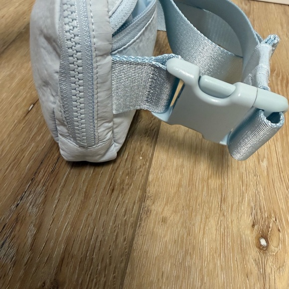 lululemon Light Blue Mist Crossbody Belt Bag - Picture 6 of 16